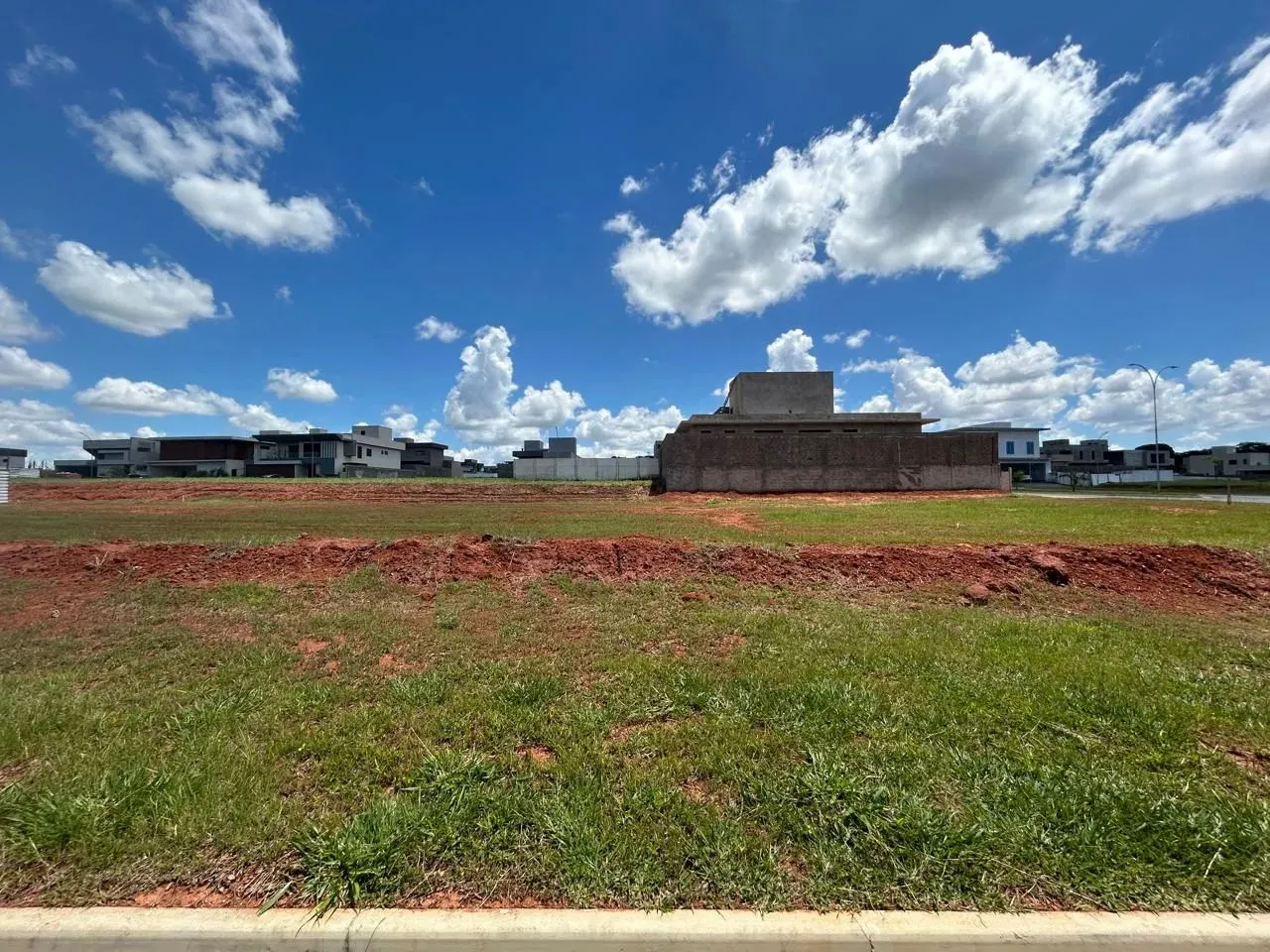 Terreno à Venda no Jardins França 407m² | Frente para Área Verde | Valor Reduzido