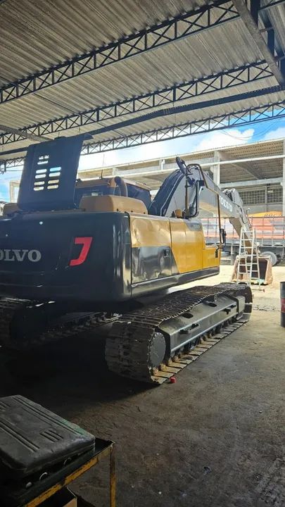 ESCAVADEIRA VOLVO 220DL 2014 - Foto 2