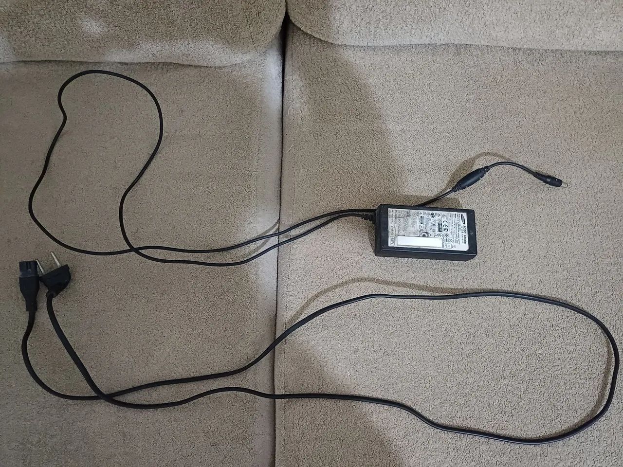Monitor Samsung 24 polegadas, COM DEFEITO. NÃO DÁ IMAGEM.  - Foto 3