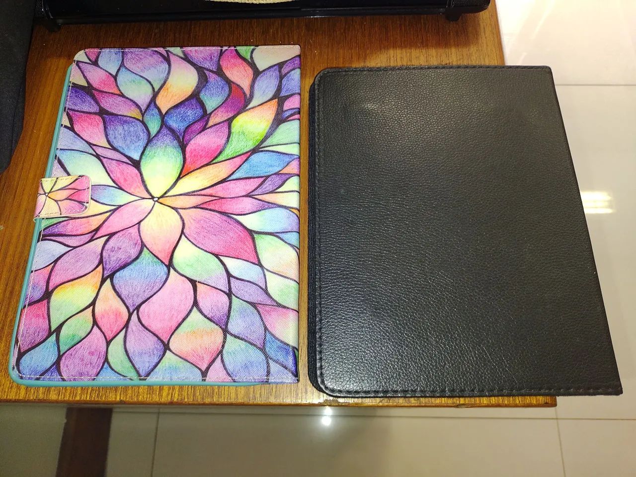 Capa Tablet 7polegadas, cor preta, bom estado. E outros. - Foto 2