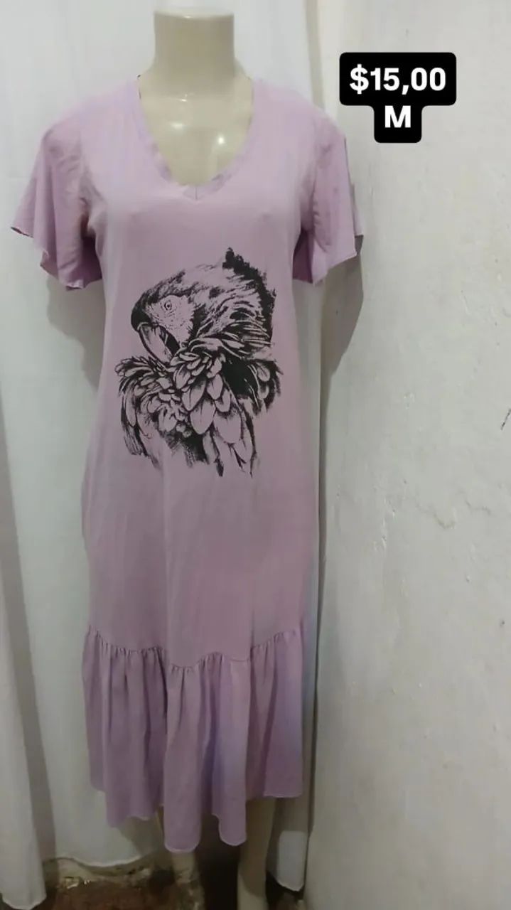 Vestido Rosa com Desenho de Papagaio