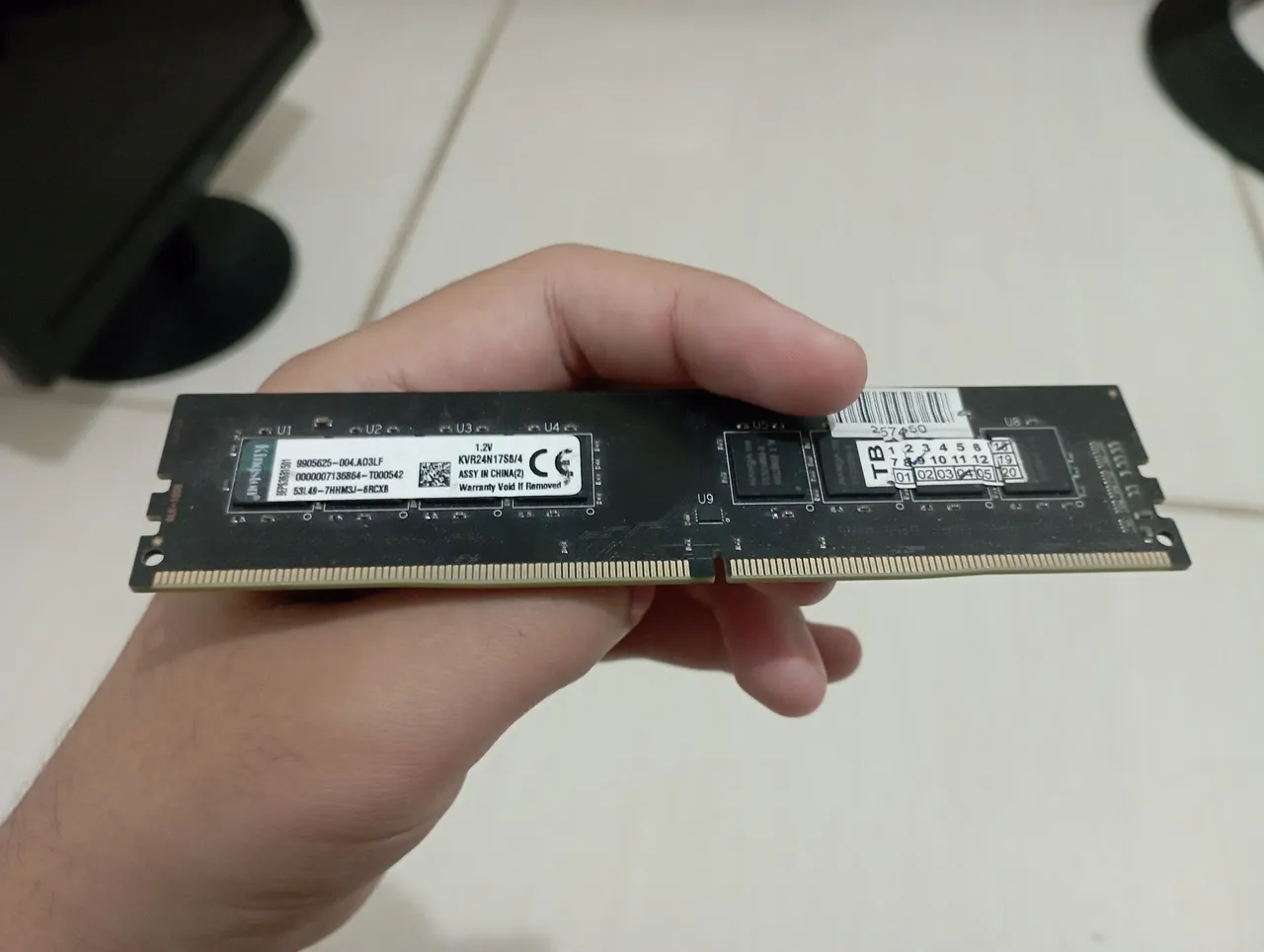 Memória RAM DDR4 Kingston 4GB 2400MHz - Usada, sem teste - R$60 negociável
