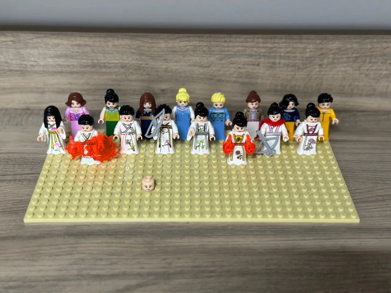 Lego Minifigures Princesas - 16 Peças - Foto 4
