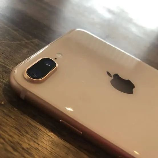 Vendo IPhone 8 Plus 64 GB bateria 100%