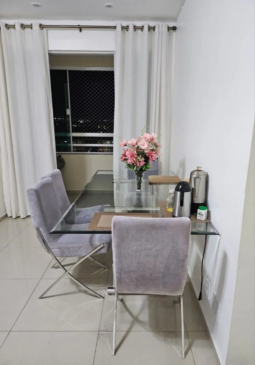 Mesa de jantar com cadeiras