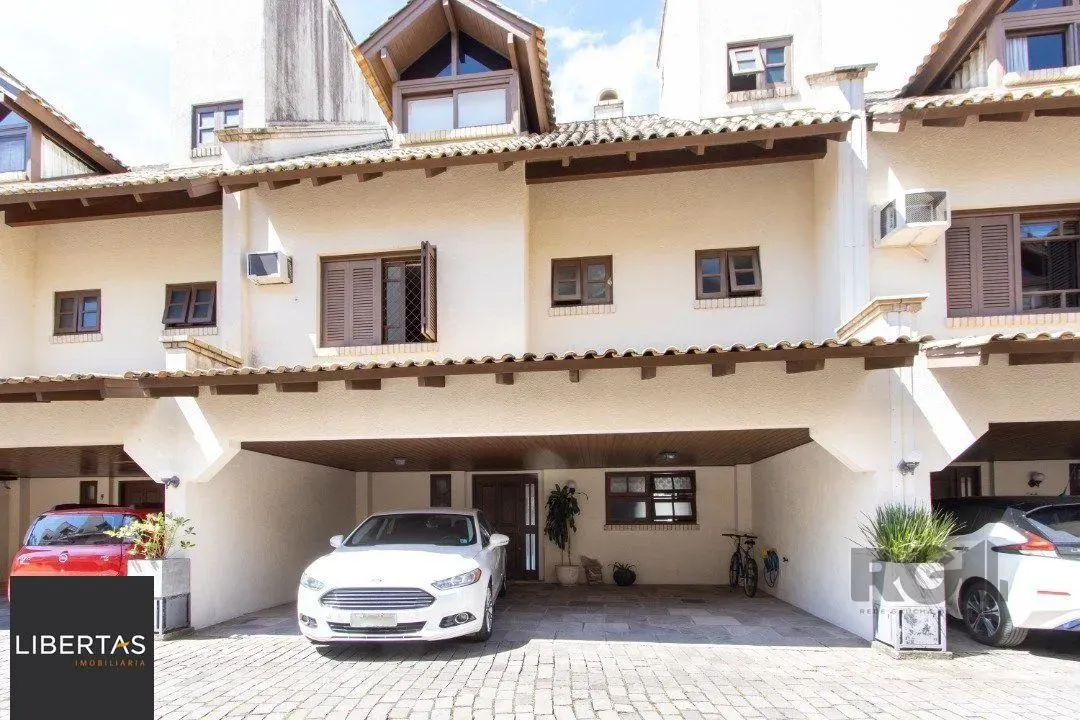Casa condomínio | 3 Quartos | 1 Suíte | 2 Vagas | 249,20m2 Privativos | Bairro A