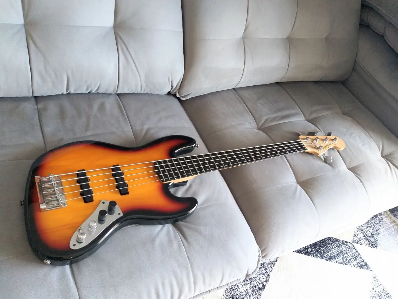 Baixo Squier Deluxe ativo e passivo 5c ZERADO