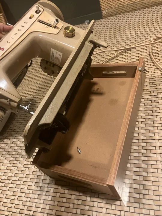 Máquina de Costura Singer Antiga - Foto 6