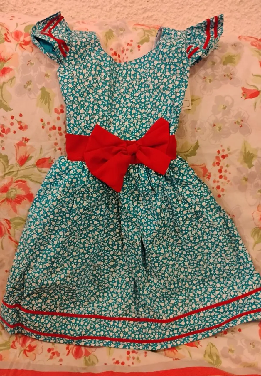 Vestido Luxinho - Azul Claro com Flores Brancas ?<br>