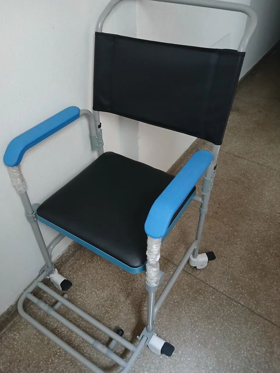 Cadeira  Rodas Higienica 