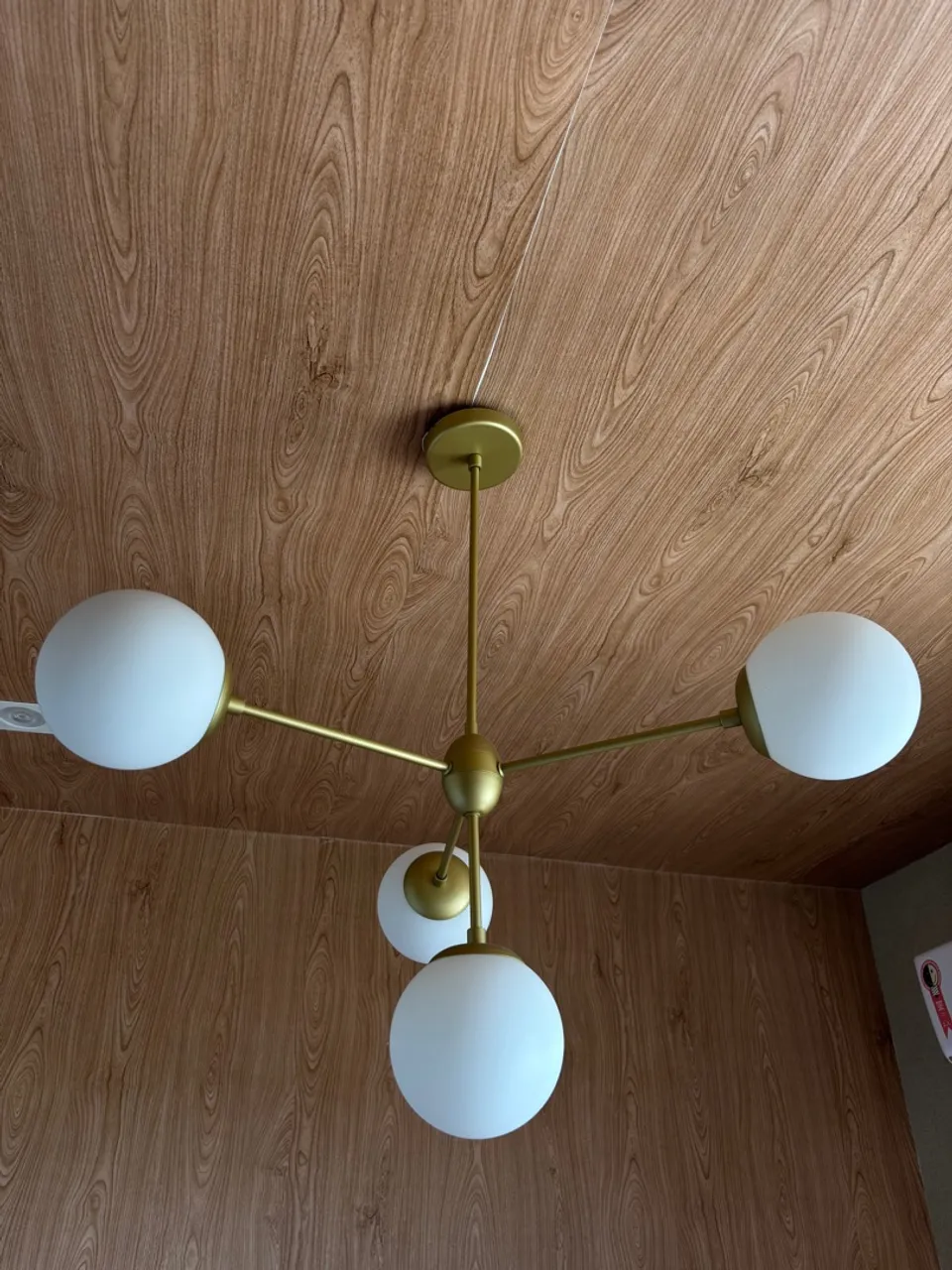 Lustre moderno com globos de vidro
