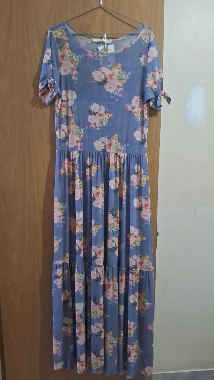 Vestidos e blusa 