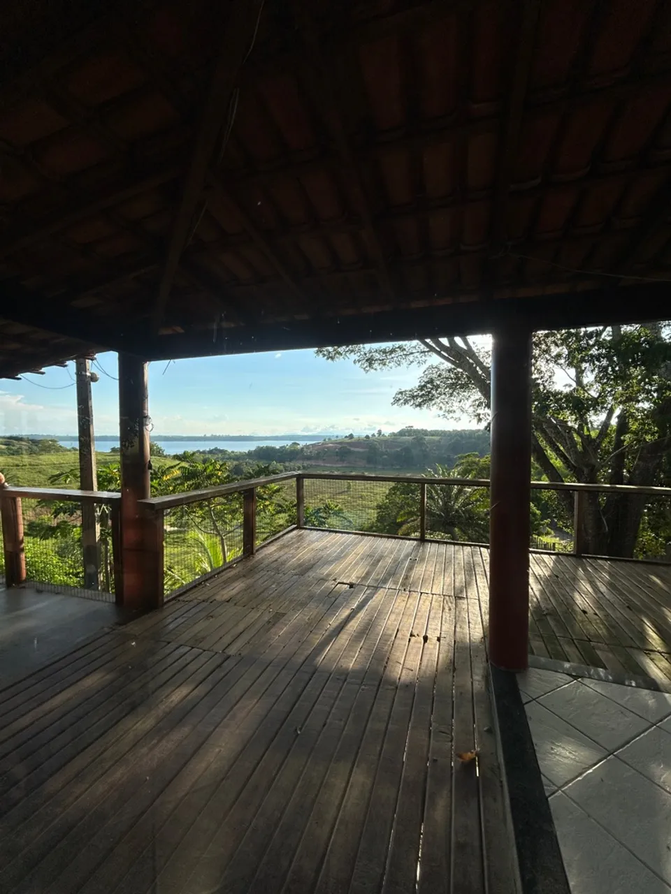 Área de 36000m2 com casa e estrutura de lazer próximo à lagoa