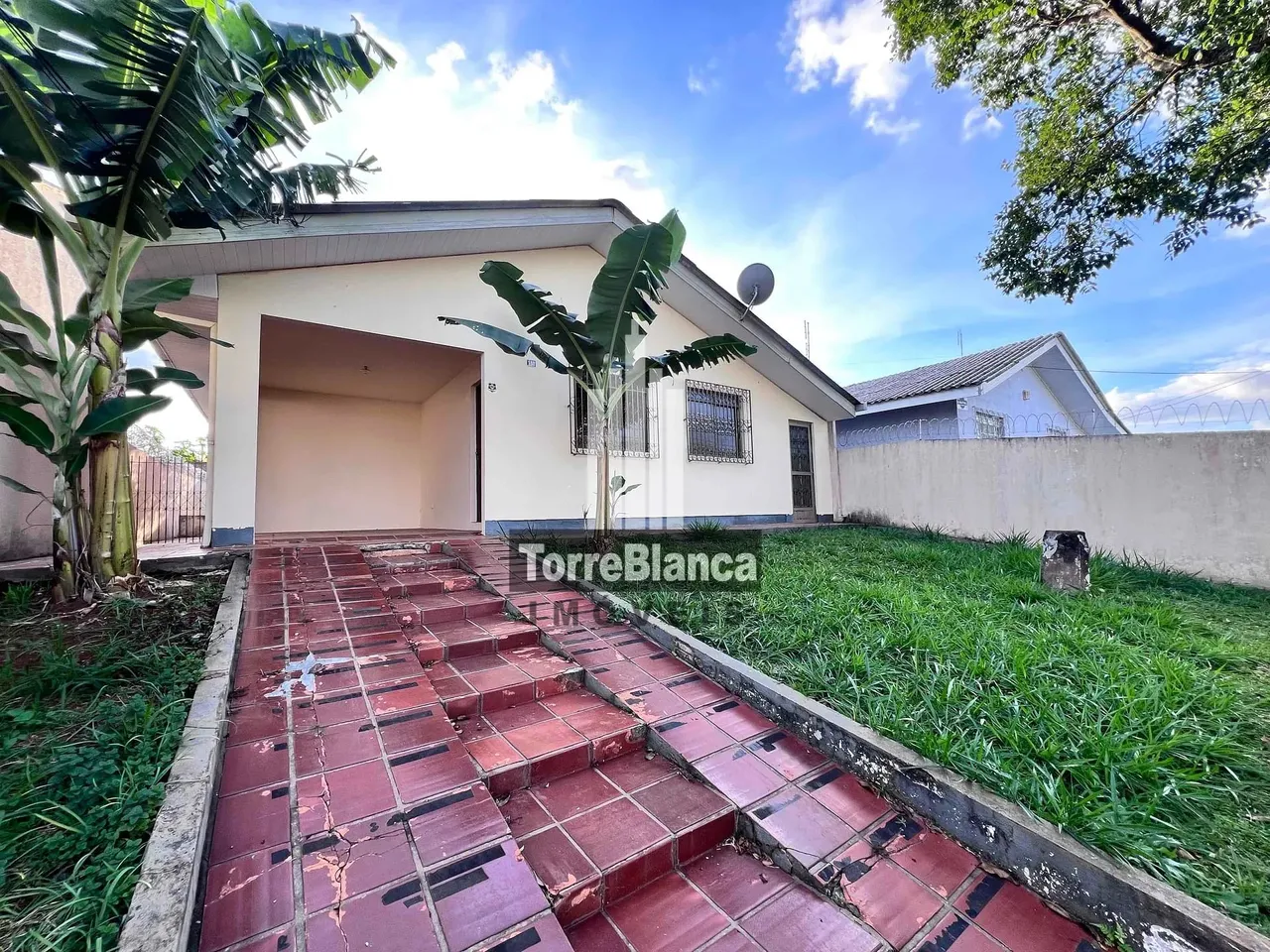 Casa para locação, 3 quartos, Edícula com churrasqueira, 2 vagas de garagem, Quintal Amplo