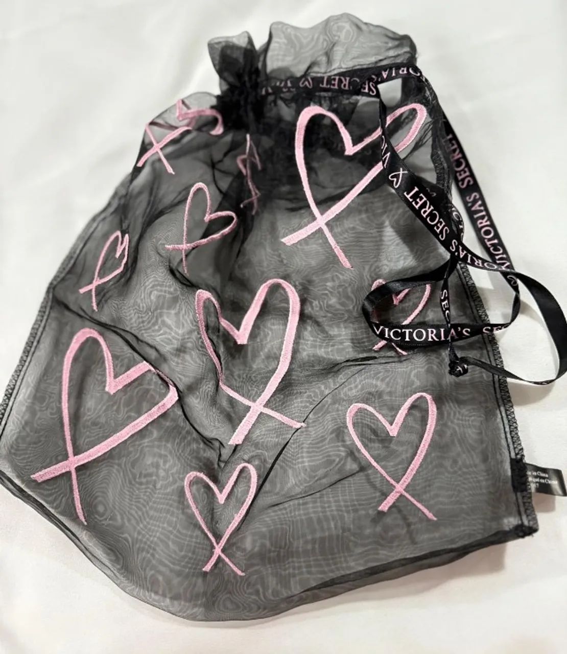 saco victorias secret com bordado de coração - para viagem, lingerie, maquiagem - Foto 2