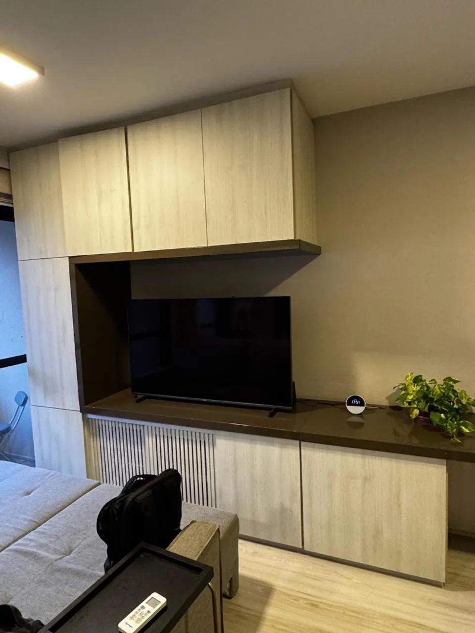 Rack para TV e Mesa de Home Office acomplada