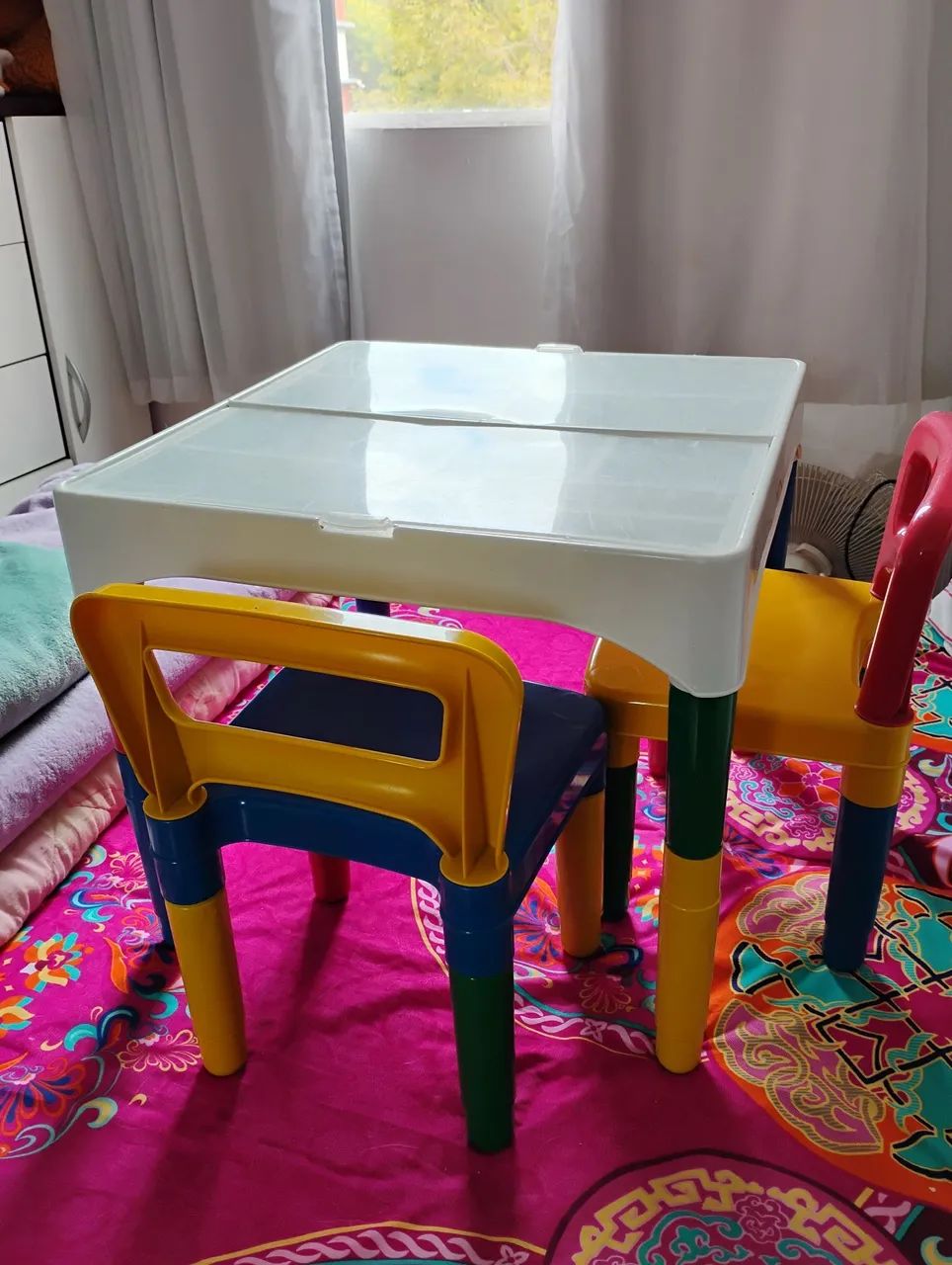 Mesa e Cadeiras Infantis Coloridas