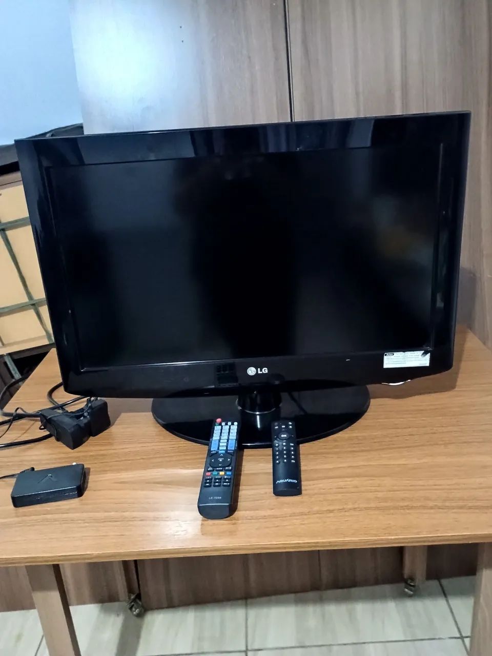 Tv 26 polegadas completa conversor externo novo, dóis controles,e pezinhos  - Foto 5