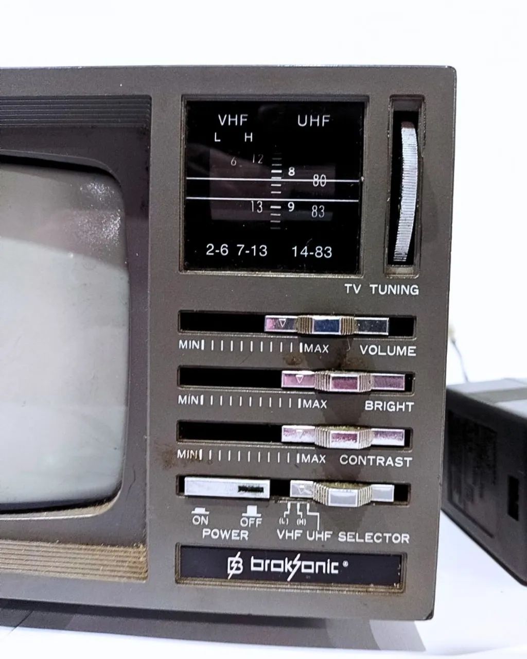 Minitelevisão Briksonic com rádio AM/FM - Foto 3