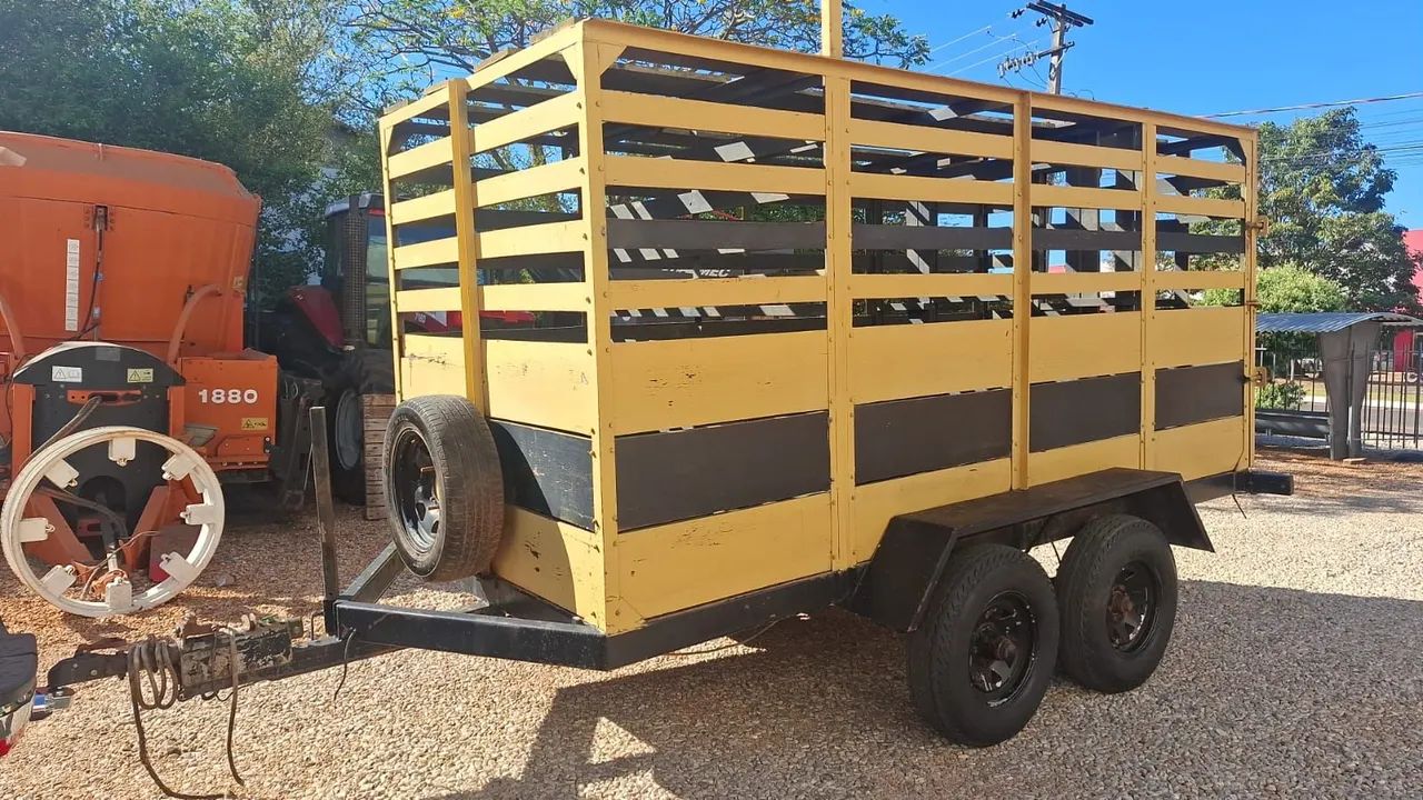 Carretinha Boiadeira/ transporte animal Amarela Para Camionete 