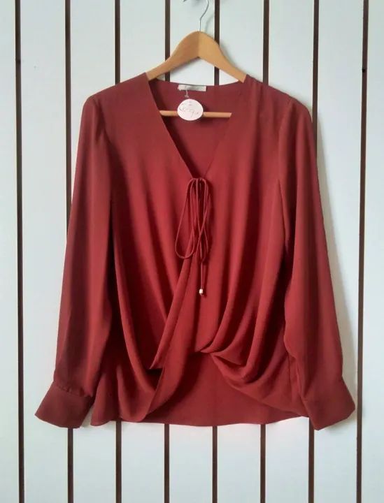 Blusa feminina de viscose cor marsala mangas longas com transpasse  - Foto 3