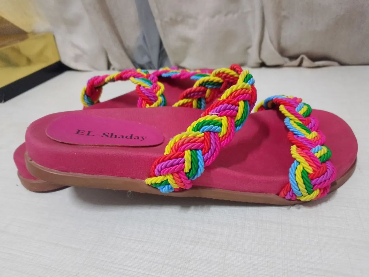 Sandália Colorida com Tiras - Foto 3