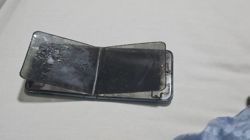 Samsung Galaxy Z Flip3 5G 5G - Tela quebrada - Foto 5