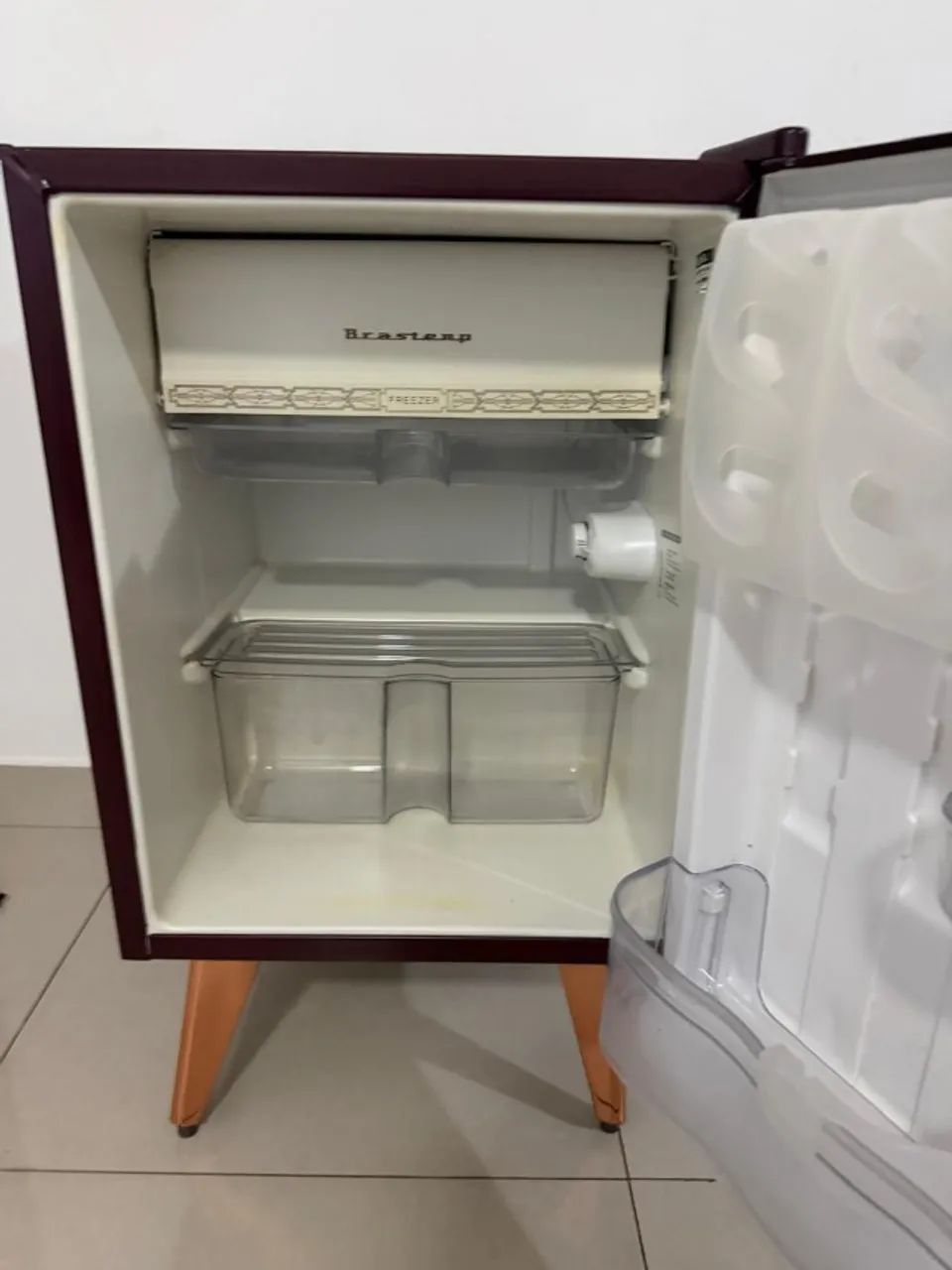 Frigobar Brastemp Retrô 76L Marsala - 127V - Foto 2