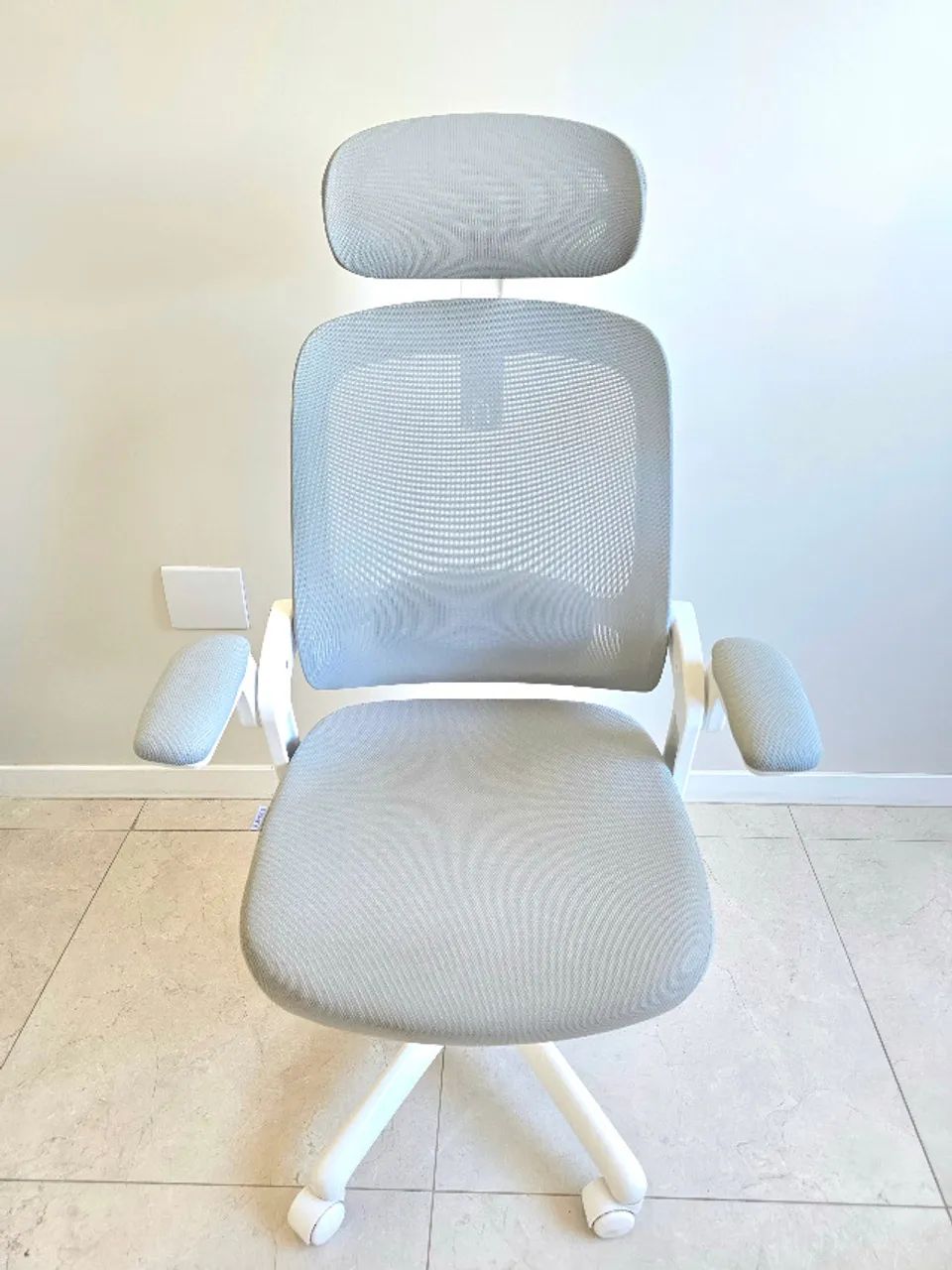 Cadeira De Escritório Astra Ergonômica Elements Cinza Branco - Foto 2
