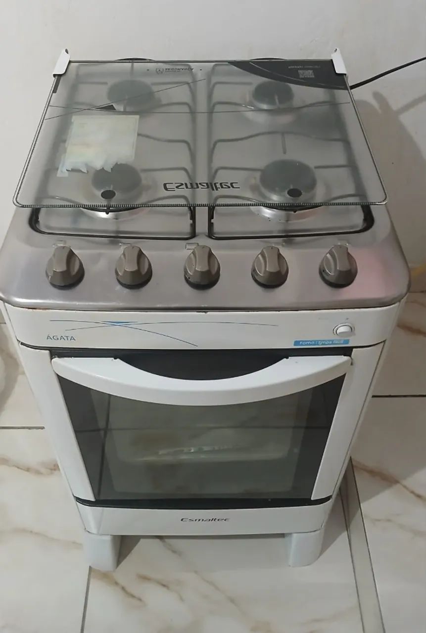 Fogão 4 bocas Esmaltec em bom estado 