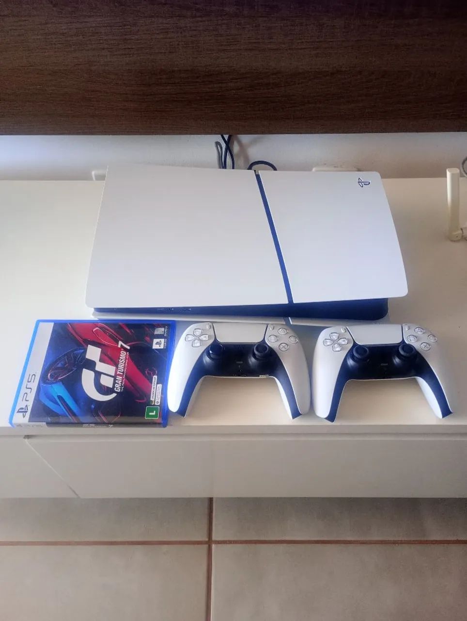Ps5 com 2 controles e 1 jogo - Foto 2