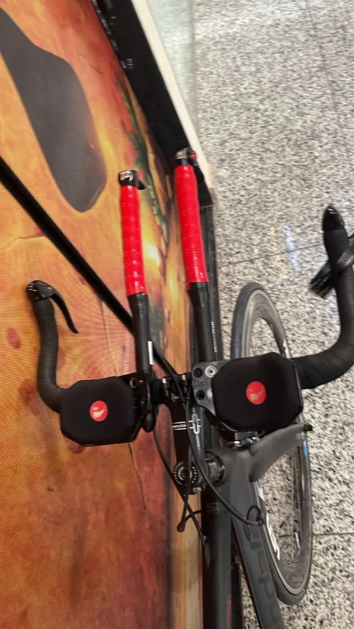 Bicicleta de Triathlon - CARBONO QUADRO E RODAS - Foto 3