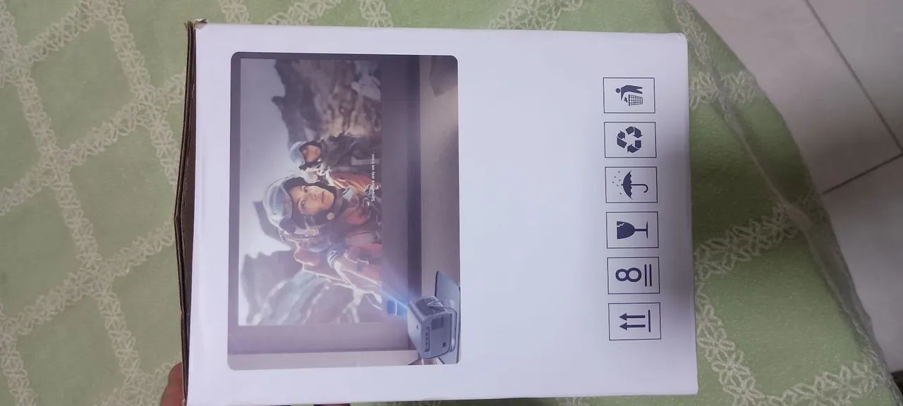 Vendo projetor a10 t15 ful HD lacrado nunca usado  - Foto 2