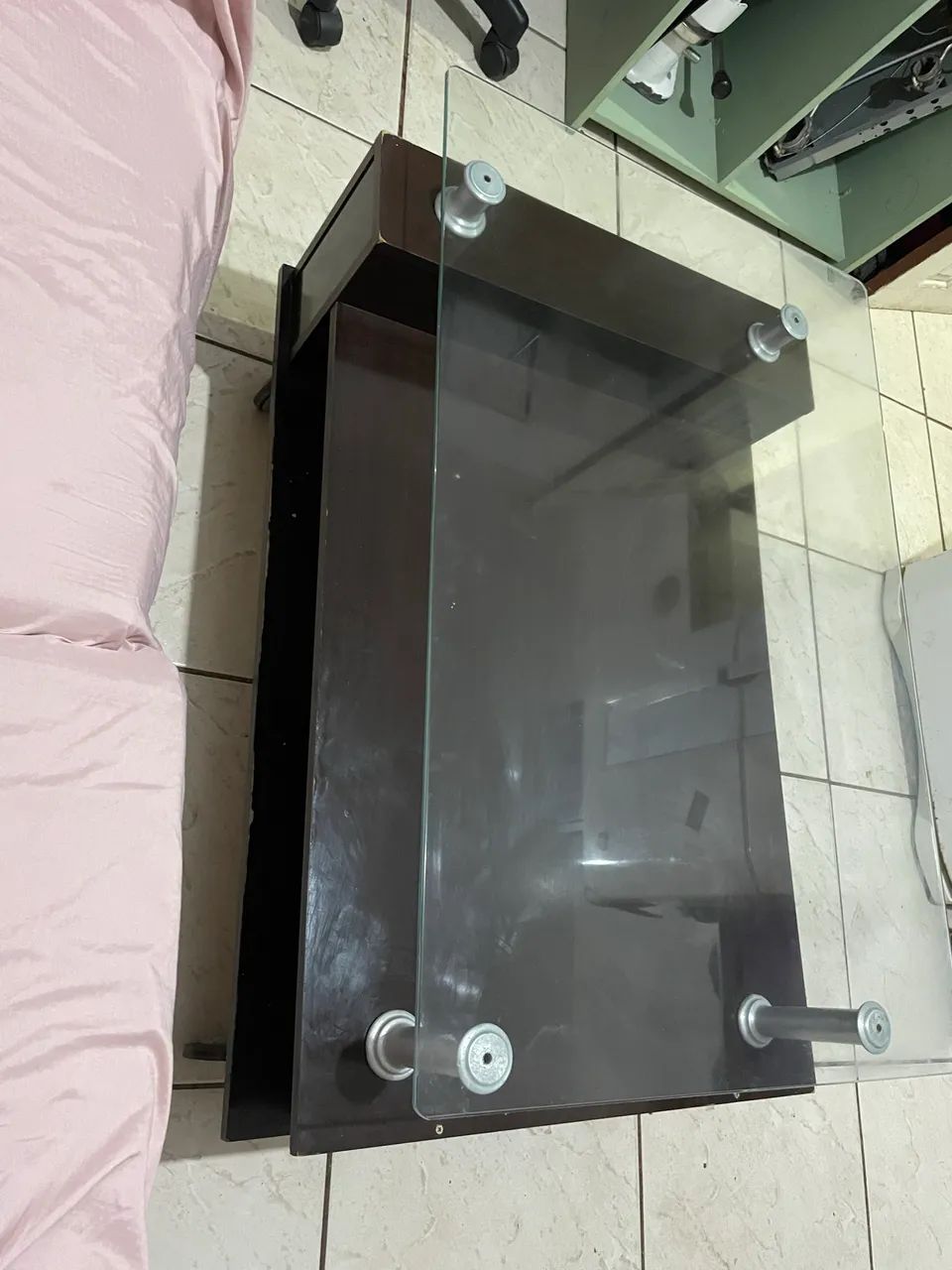 Mesa pequena de madeira com vidro  - Foto 2
