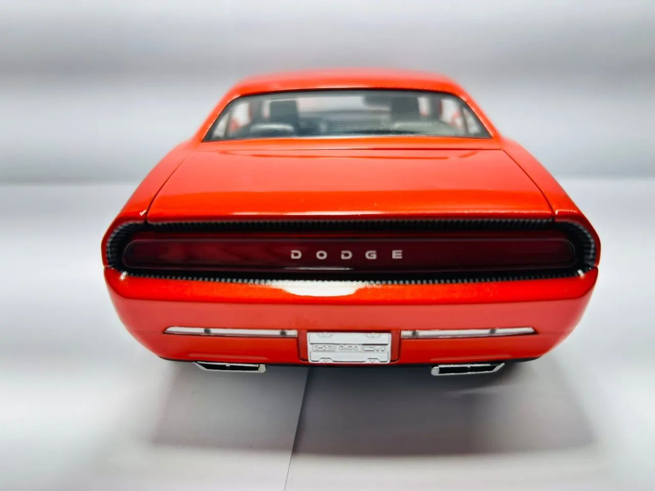 Miniatura Dodge Challenger 2006 1/18 - Foto 4