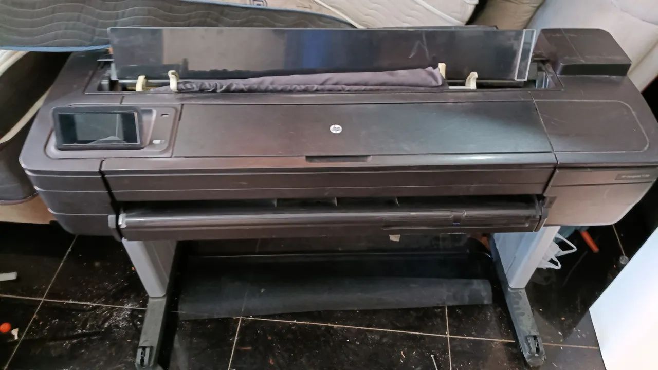 PLOTTER HP DESIGNJET T730 (NO ESTADO)