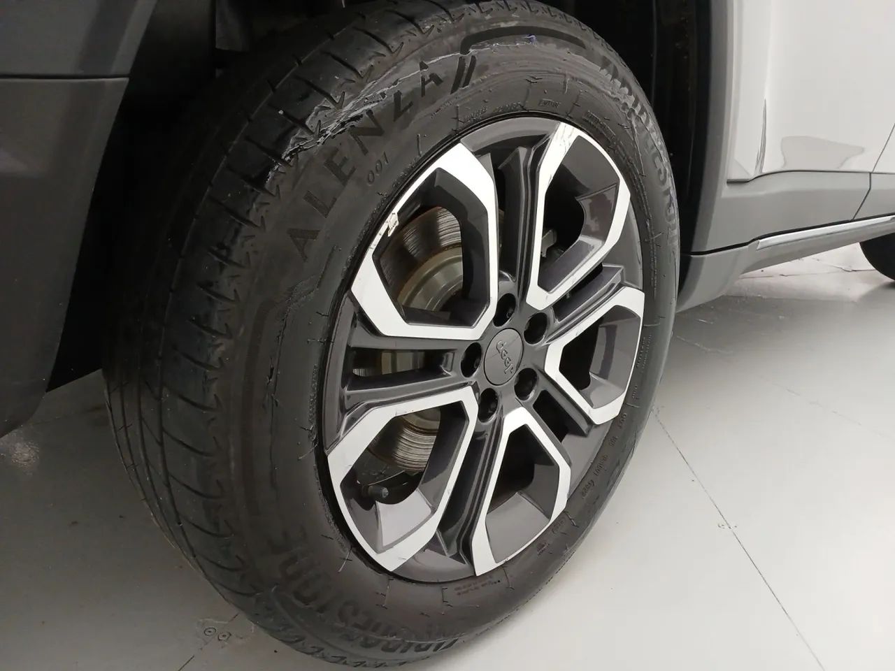 Jeep Commander Limited TD380 2.0 4x4 Die.Aut., foto 14 de 18