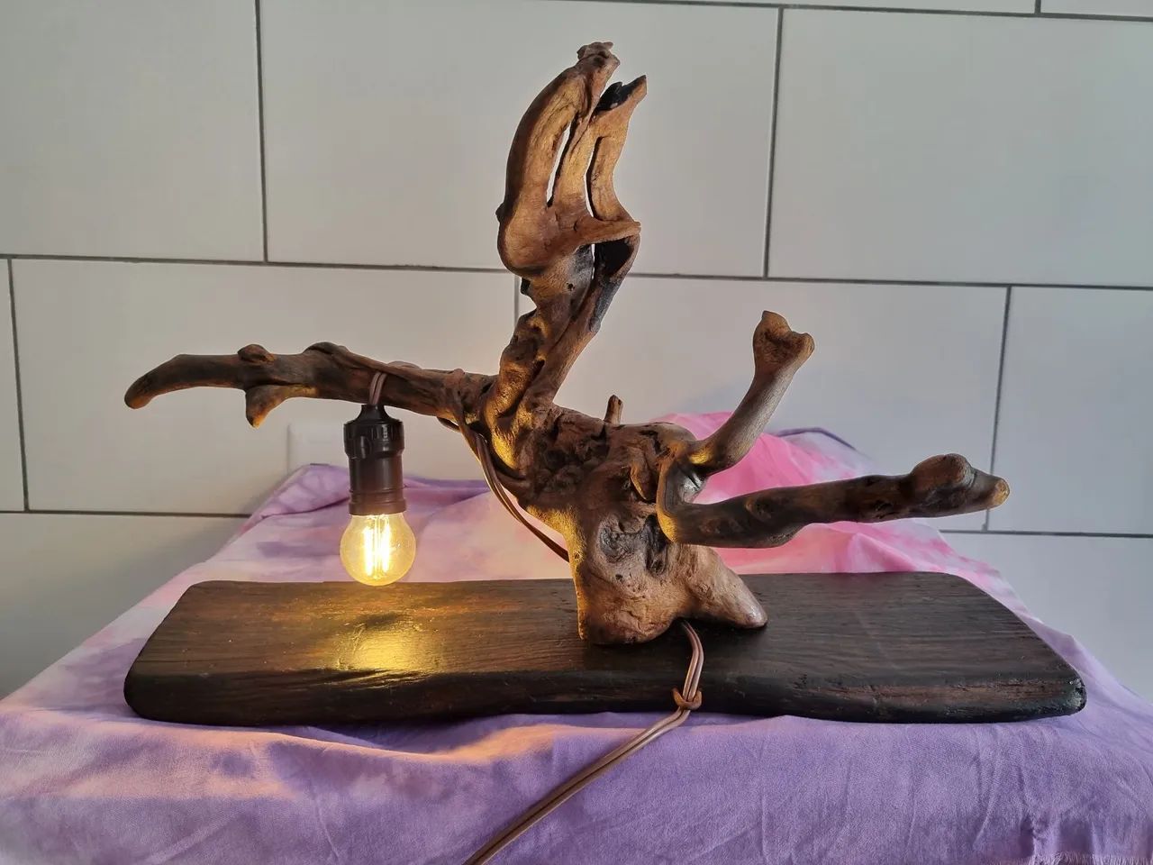Luminária escultura em madeira  - Foto 4