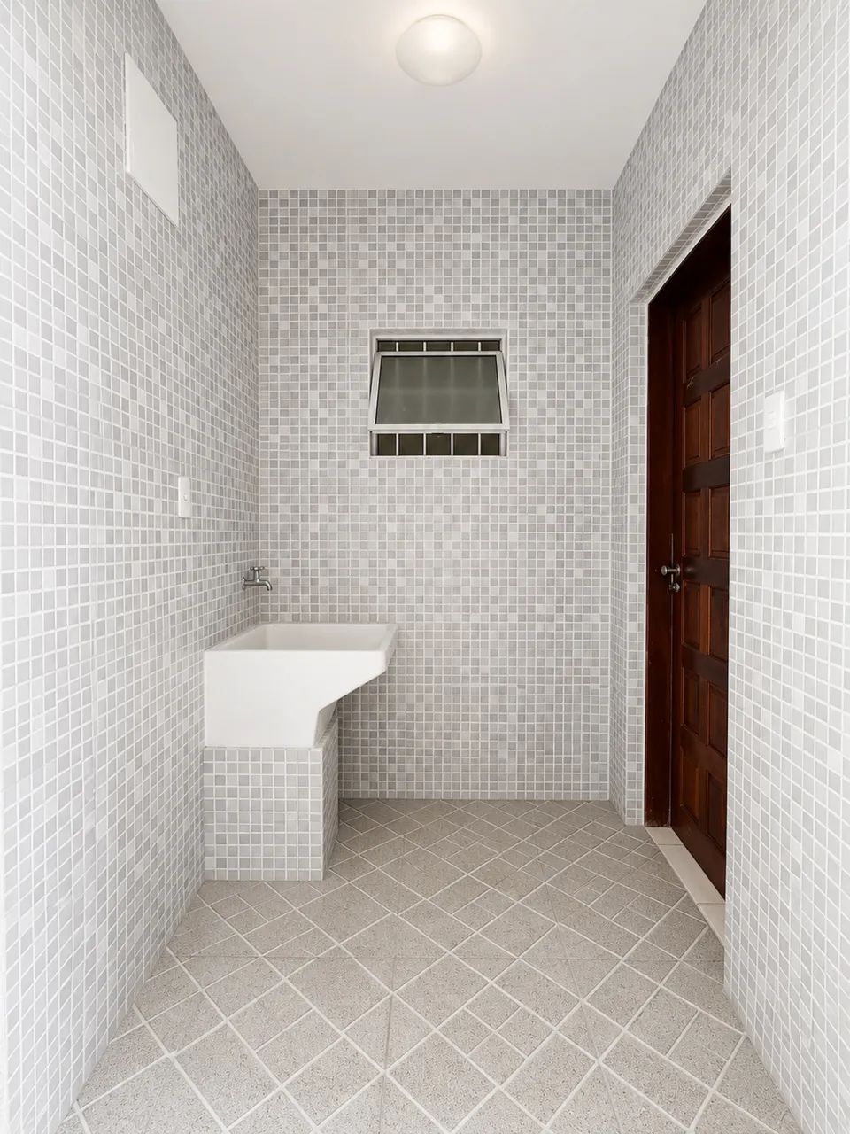 Aluga-se casa com 2 cômodos + banheiro  - Foto 5