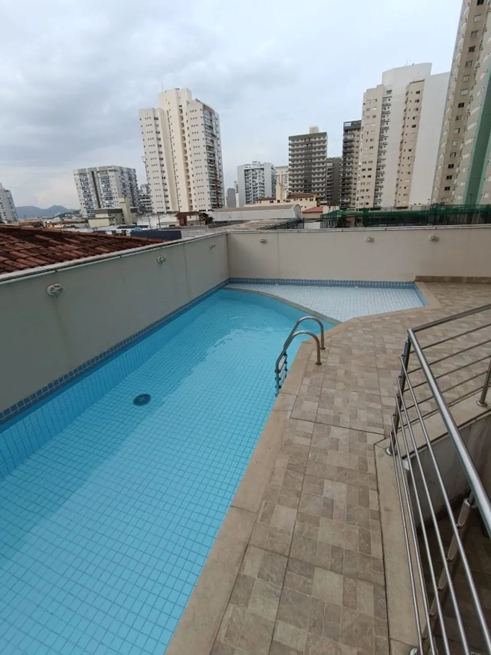 Apê 2 qtos c/suite ar condicionados  Praia de Itaparica lado da praia  com lazer 