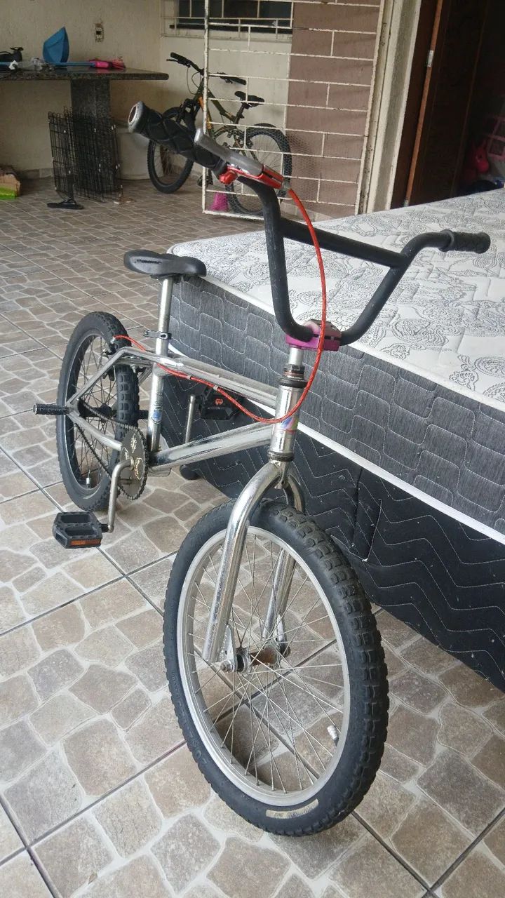 Bicicleta aro 20 cromada  - Foto 2