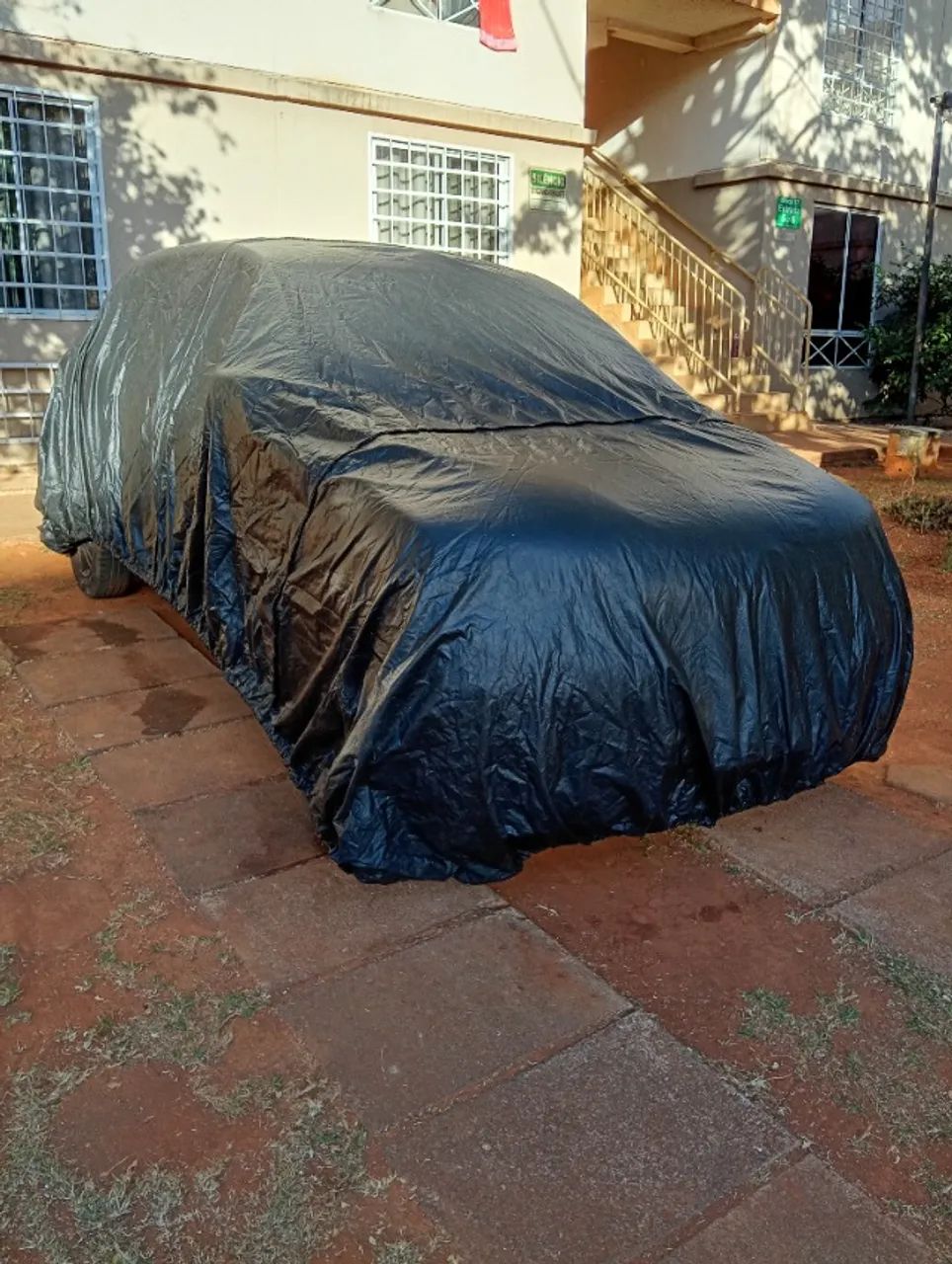 Capa para carro preta em Corino