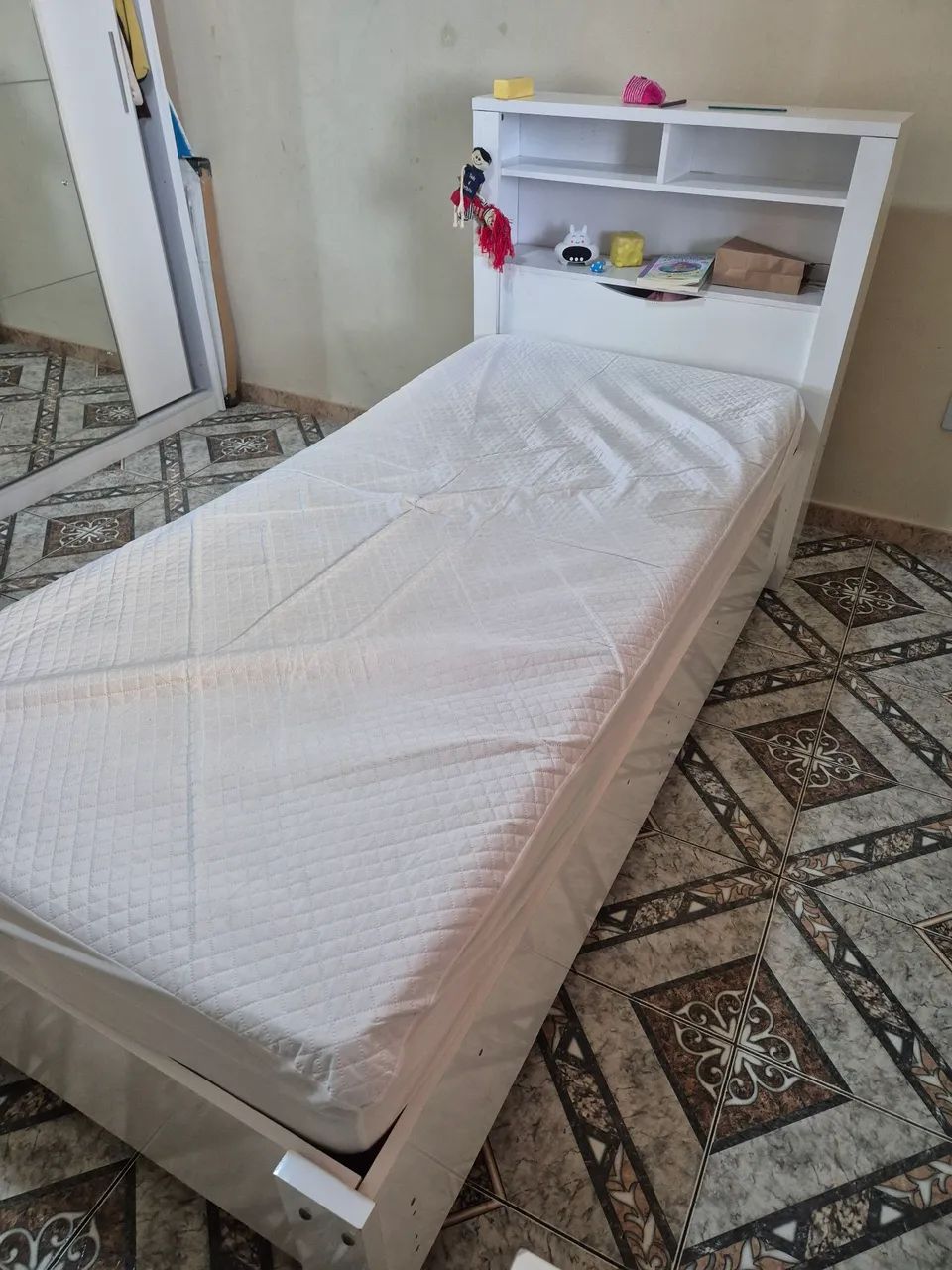 Cama solteiro com colchão, baú e gavetas - Foto 4
