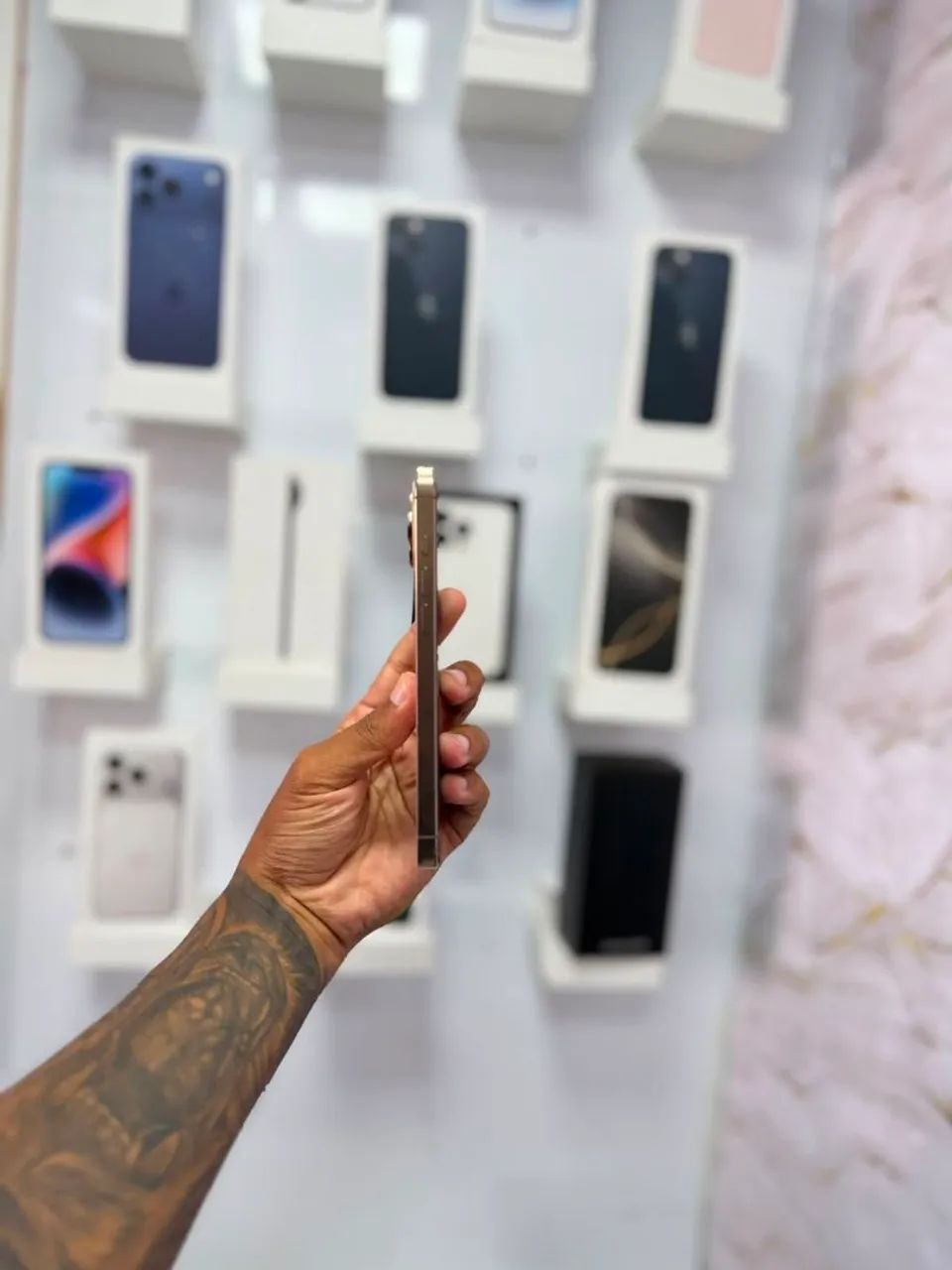 IPHONE 16 PRO MAX 256GB<br>R$ 5.499 - Foto 3