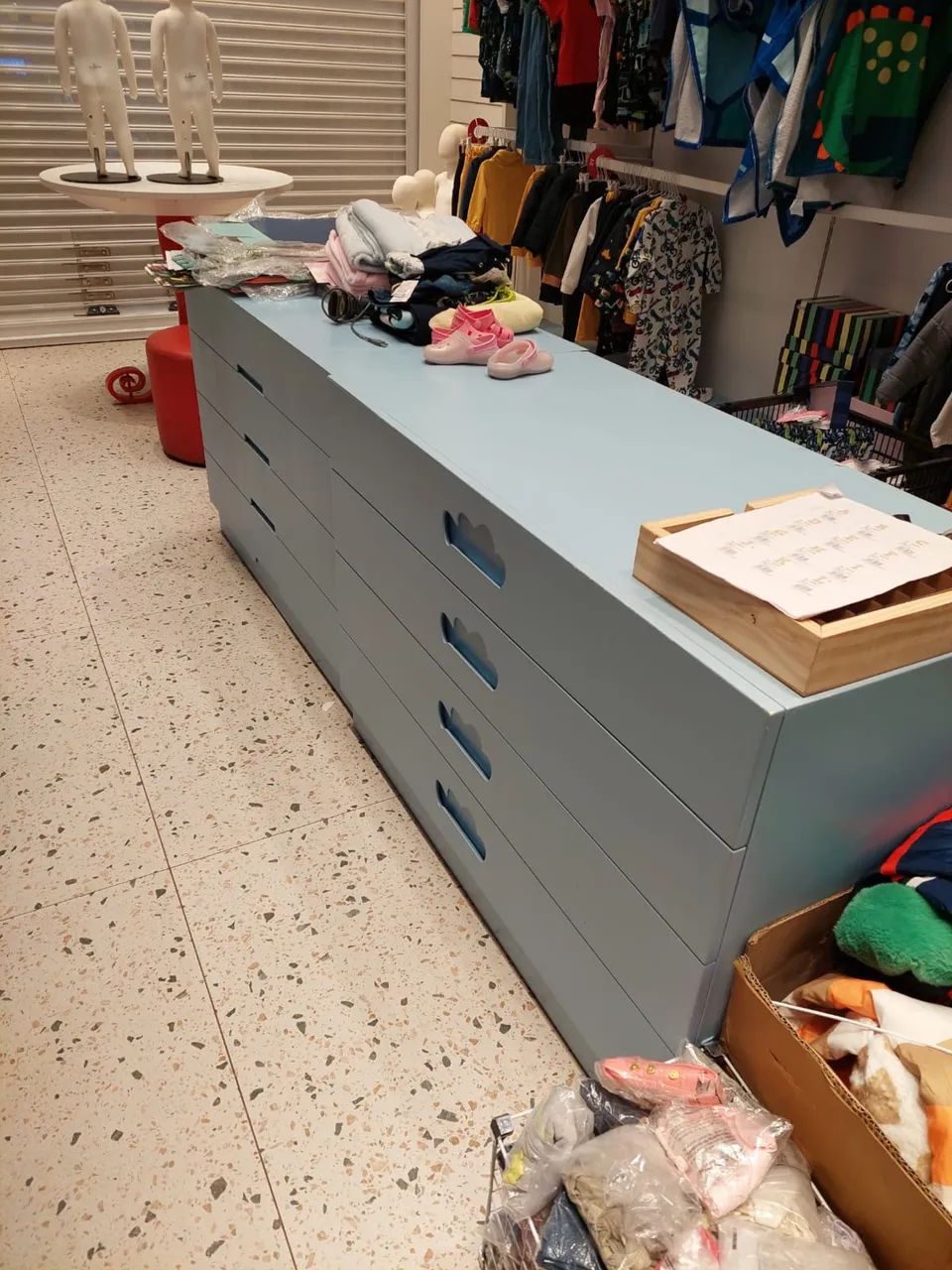 Vendo mobília de loja roupa infantil  - Foto 3