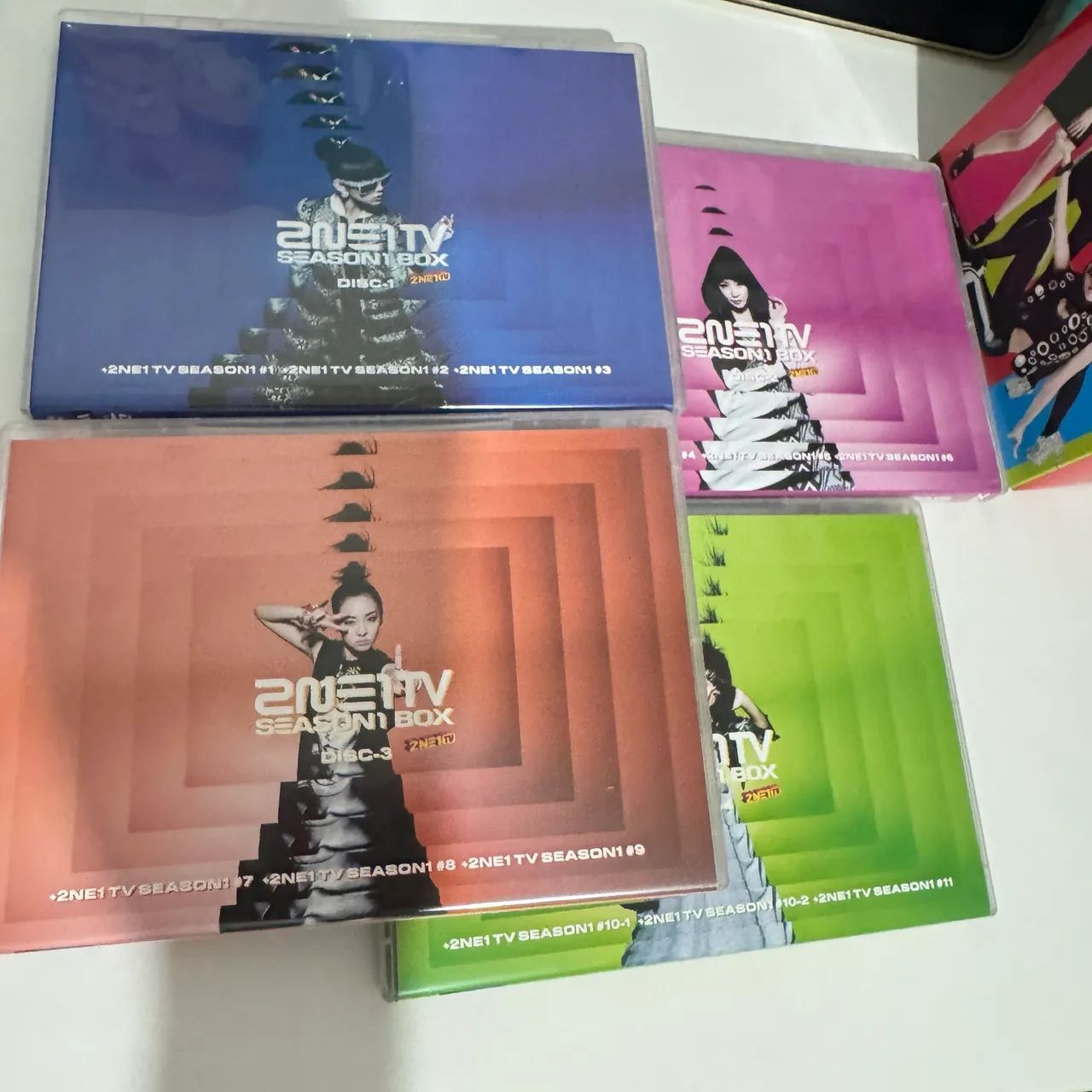 2NE1 TV Primeira Temporada Completa BOX - 4 Discos - Completo