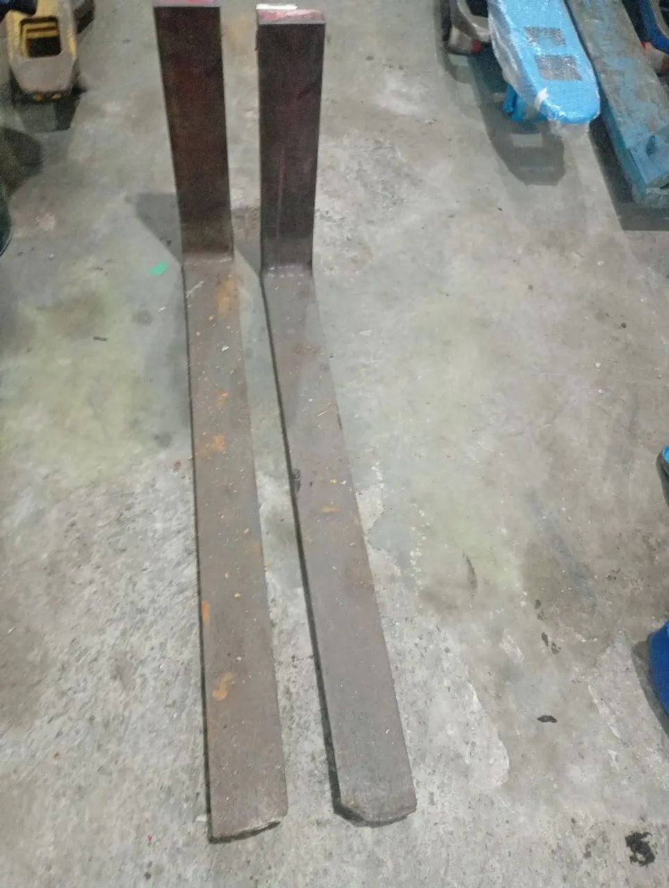 Par de garfos universalpara empilhadeira de 2,5 valor 1400 - Foto 2