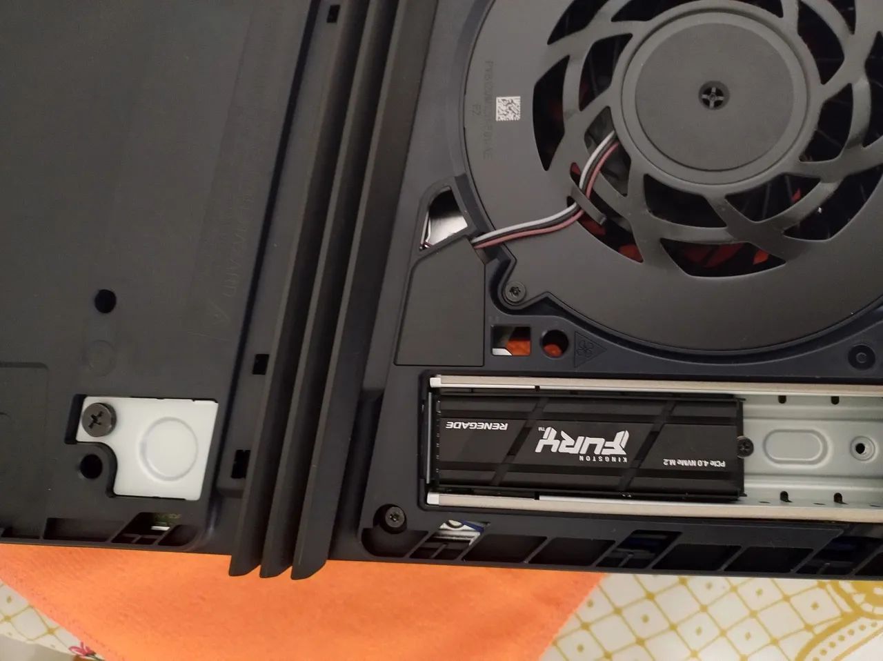 Ps5 pro com SSD de 2 terás mas 2 terás do próprio console  - Foto 3