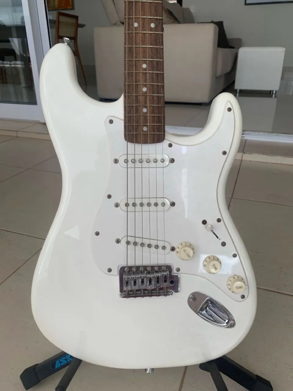 Guitarra Squier Bullet - Foto 2