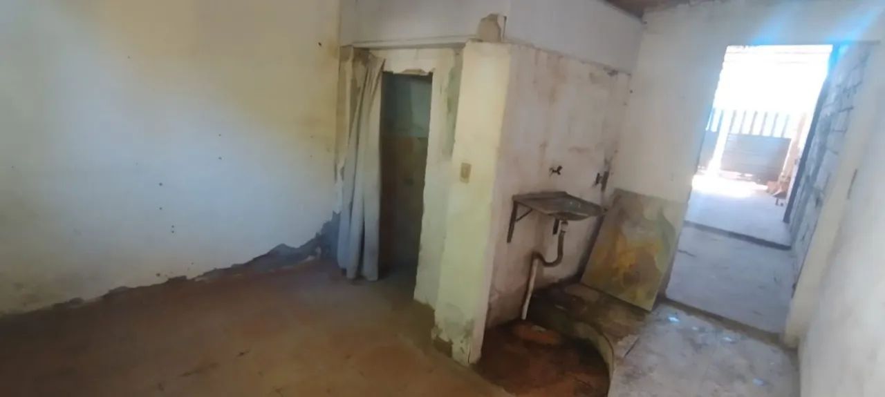 Vendo galpão , com 1 banheiro e 1 quarto ,ideal para ampliar  em cima . - Foto 5
